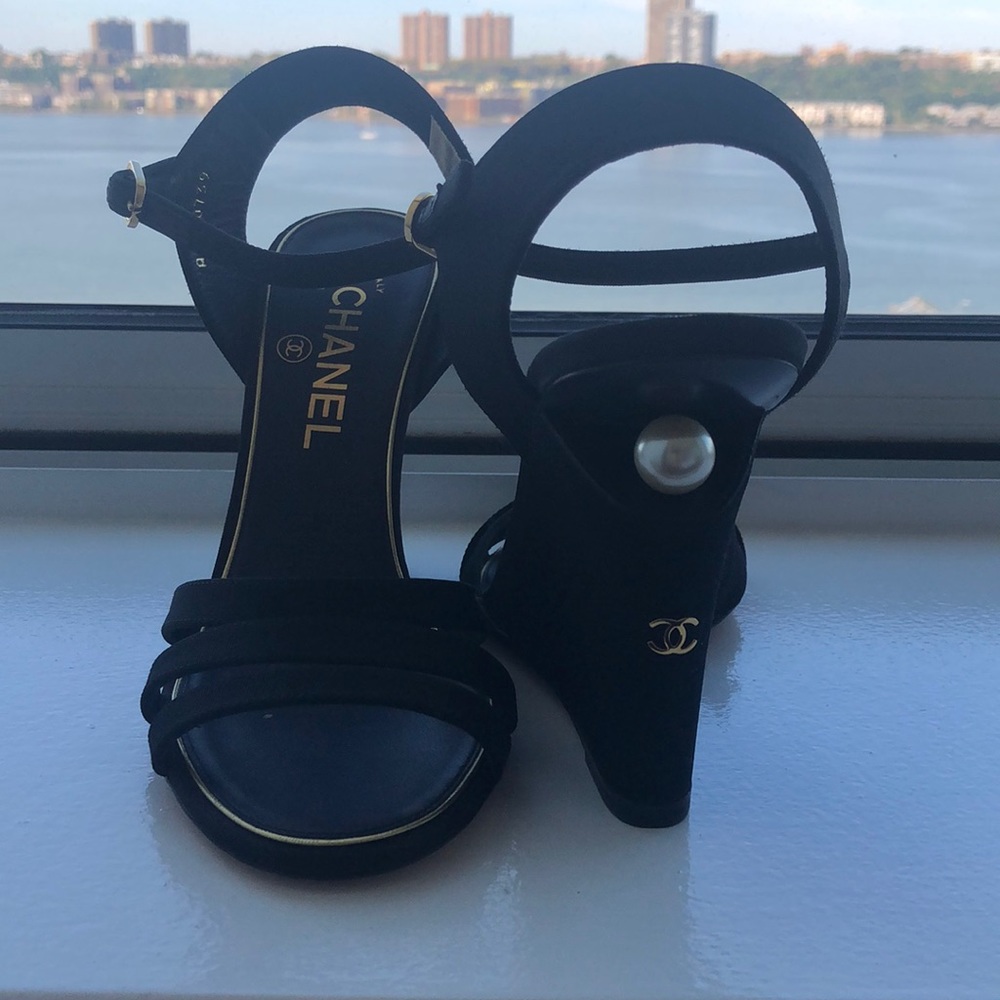 CHANEL pearl wedges size 37